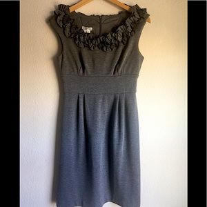 LONDON TIMES  SLEEVELESS DRESS RUFFLED COLLAR GRAY
